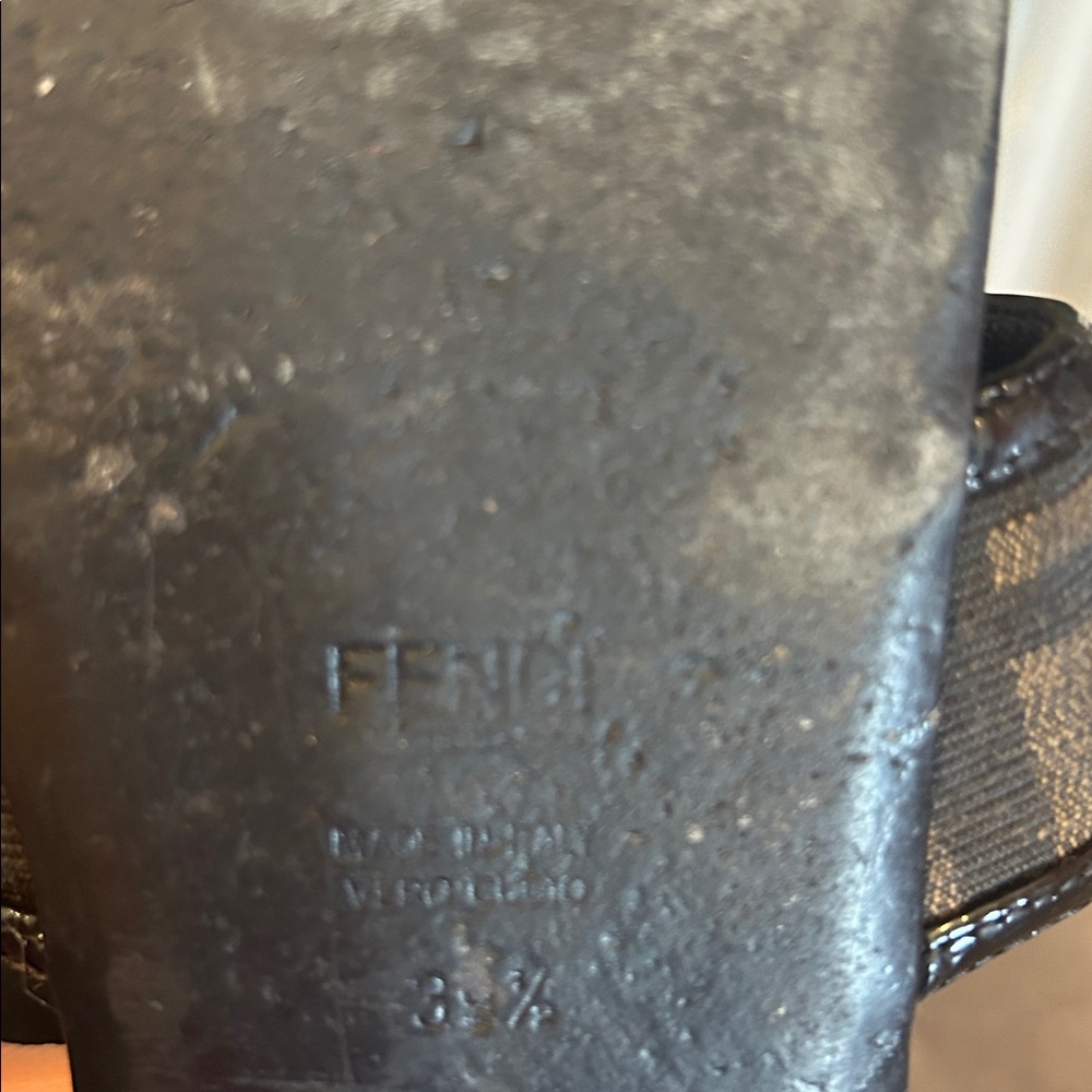 Fendi Black Patent Leather w/Brown Monogram Flat Thong Sandals, Size 39 1/2 EUR - Picture 5 of 6